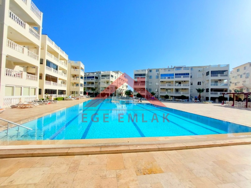 Didim Çamlık'ta Ünlü Royal Marina Complex İçinde Satılık Havuz Gören Eşyalı Giriş Kat Daire
