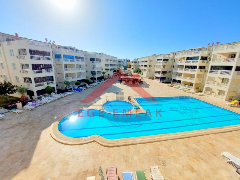 Didim Çamlık'ta Ünlü Royal Marina Complex İçinde Satılık Havuz Gören Eşyalı Giriş Kat Daire