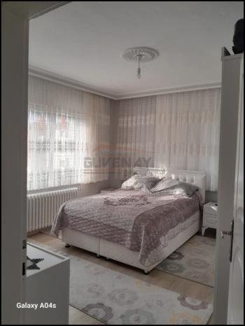 GÜVENAY - ÇORUM MİMARSİNAN MİMARSİNAN CAMİİ KARŞISI 4+1 BAKIMLI SATILIK DAİRE 