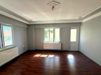Efeler Mahallesinde 3+1 Ayrı Mutfaklı Kiralık Daire