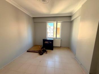 Efeler Mahallesinde 3+1 Ayrı Mutfaklı Kiralık Daire