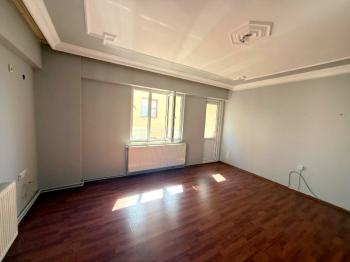 Efeler Mahallesinde 3+1 Ayrı Mutfaklı Kiralık Daire