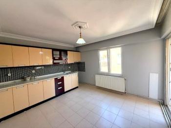 Efeler Mahallesinde 3+1 Ayrı Mutfaklı Kiralık Daire
