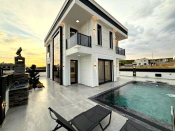 Didim'in En Sade Ve Şık Satılık Villası