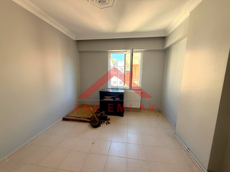 Efeler Mahallesinde 3+1 Ayrı Mutfaklı Kiralık Daire