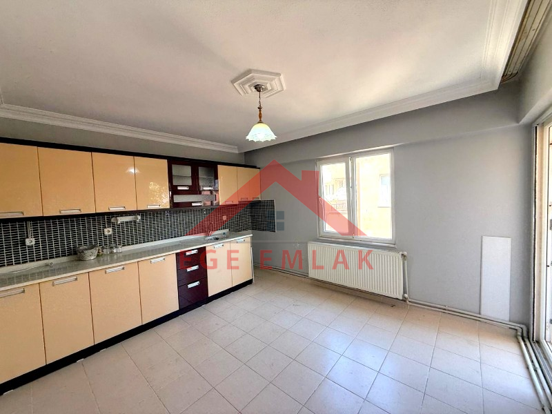 Efeler Mahallesinde 3+1 Ayrı Mutfaklı Kiralık Daire