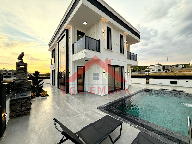 Didim'in En Sade Ve Şık Satılık Villası