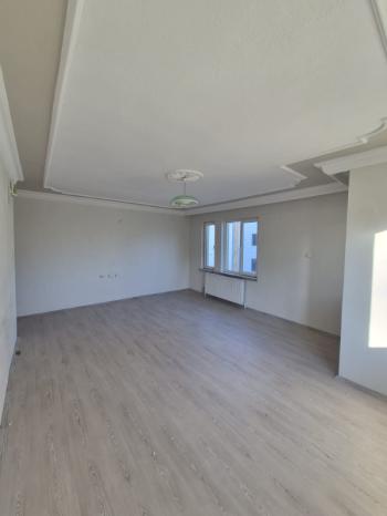 AFYON ÜÇOK EMLAKTAN ALİ İHSAN PAŞA MAH KİRALIK 3+1 TEMİZ BAKIMLI DAİRE