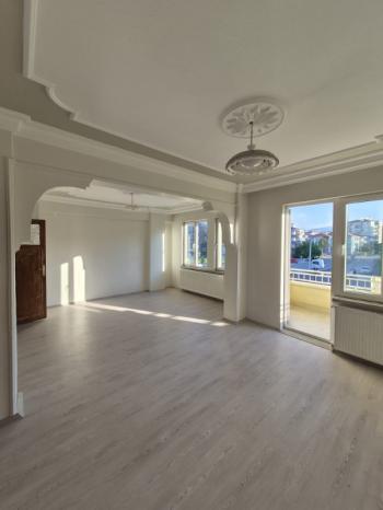 AFYON ÜÇOK EMLAKTAN ALİ İHSAN PAŞA MAH KİRALIK 3+1 TEMİZ BAKIMLI DAİRE
