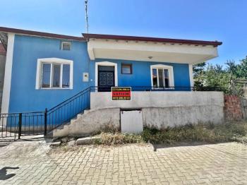 AFYON ÜÇOK EMLAKTAN NURİBEY KASABASINDA SATILIK 2+1 TEMİZ BAKIMLI MÜSTAKİL EV