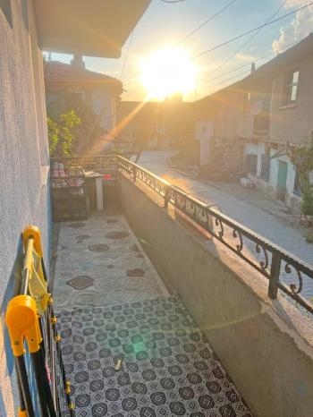 AFYON ÜÇOK EMLAKTAN NURİBEY KASABASINDA SATILIK 2+1 TEMİZ BAKIMLI MÜSTAKİL EV
