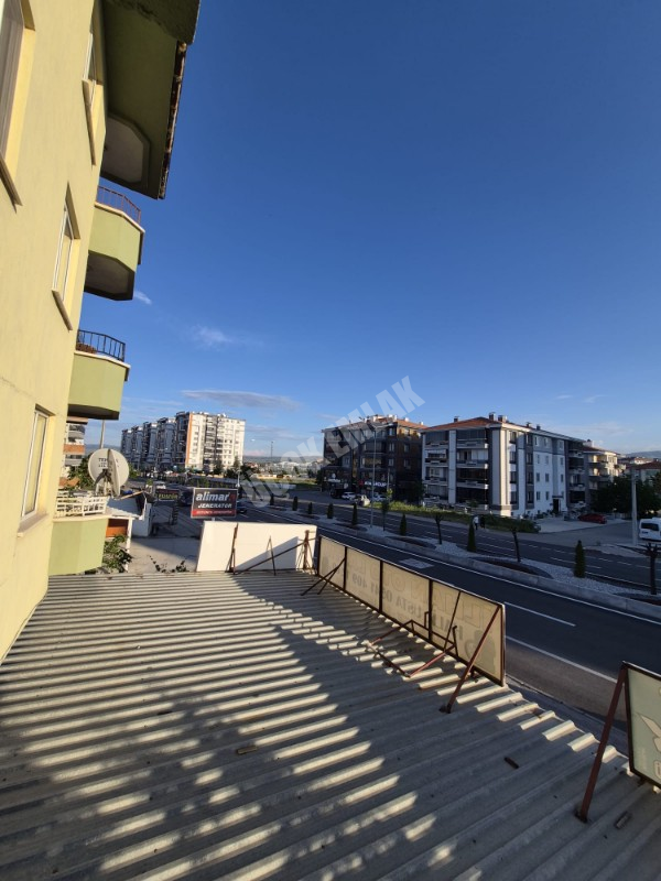 AFYON ÜÇOK EMLAKTAN ALİ İHSAN PAŞA MAH KİRALIK 3+1 TEMİZ BAKIMLI DAİRE