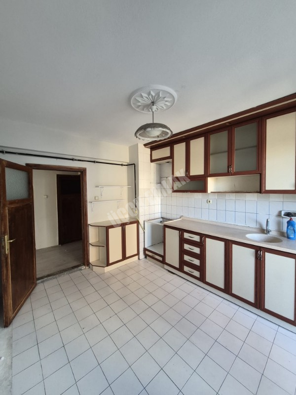 AFYON ÜÇOK EMLAKTAN ALİ İHSAN PAŞA MAH KİRALIK 3+1 TEMİZ BAKIMLI DAİRE