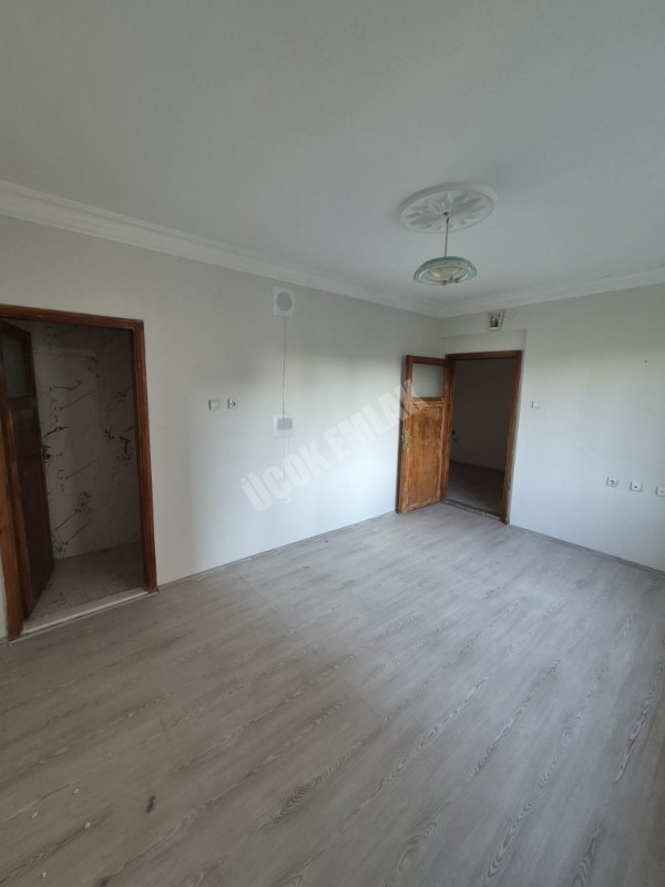 AFYON ÜÇOK EMLAKTAN ALİ İHSAN PAŞA MAH KİRALIK 3+1 TEMİZ BAKIMLI DAİRE