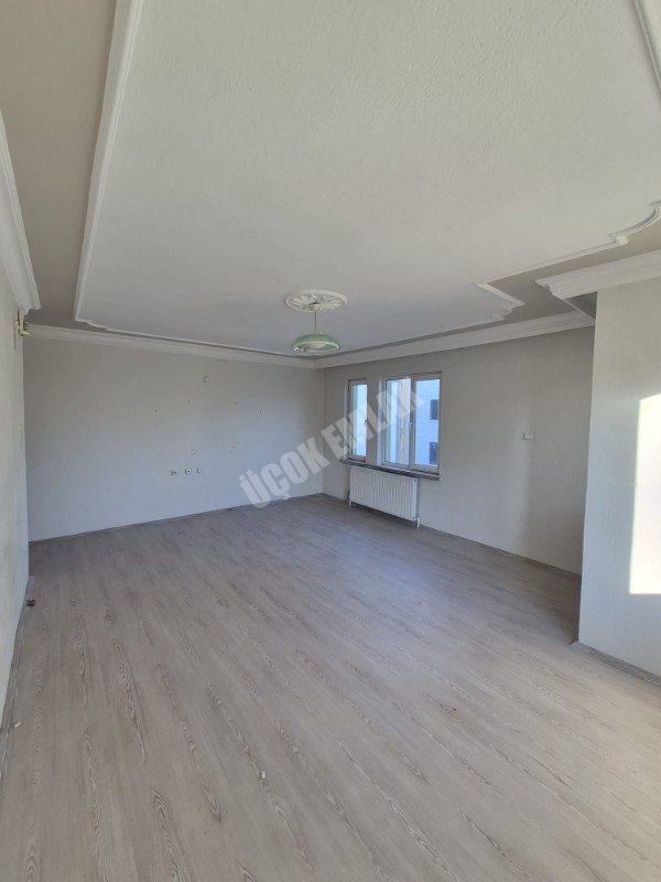 AFYON ÜÇOK EMLAKTAN ALİ İHSAN PAŞA MAH KİRALIK 3+1 TEMİZ BAKIMLI DAİRE