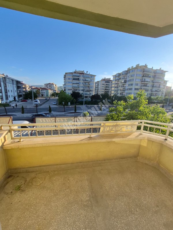 AFYON ÜÇOK EMLAKTAN ALİ İHSAN PAŞA MAH KİRALIK 3+1 TEMİZ BAKIMLI DAİRE