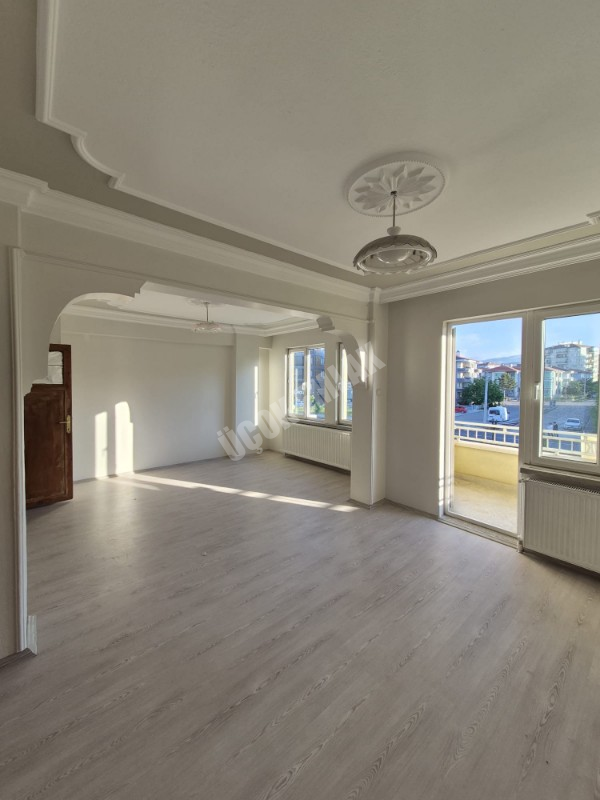 AFYON ÜÇOK EMLAKTAN ALİ İHSAN PAŞA MAH KİRALIK 3+1 TEMİZ BAKIMLI DAİRE