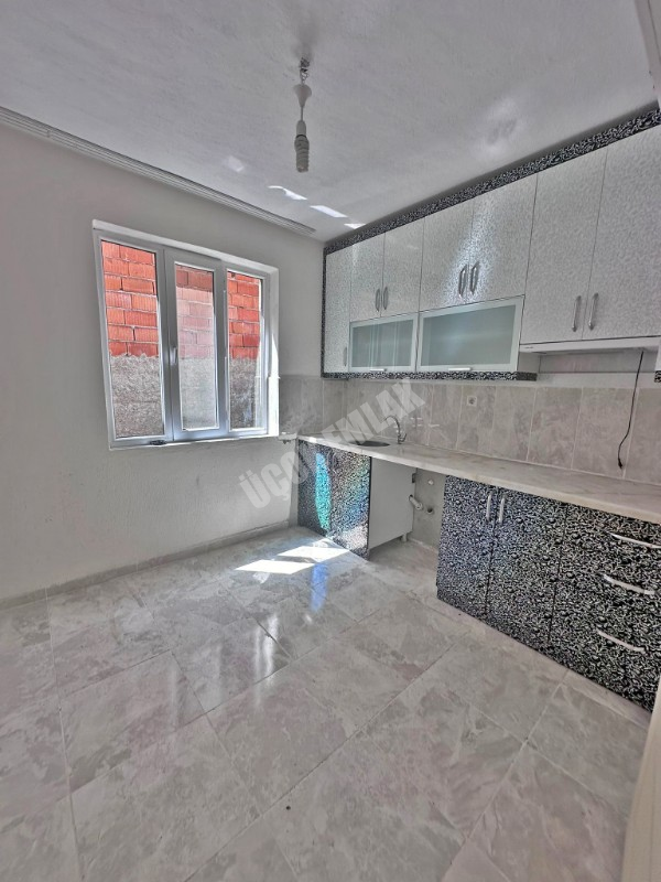 AFYON ÜÇOK EMLAKTAN NURİBEY KASABASINDA SATILIK 2+1 TEMİZ BAKIMLI MÜSTAKİL EV