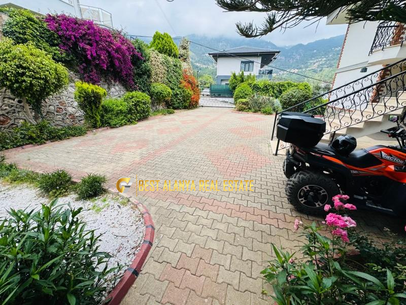 ALANYA TEPE MAHALLESİ GÜNLÜK KİRALIK 3+1 TRİPLEKS VİLLA