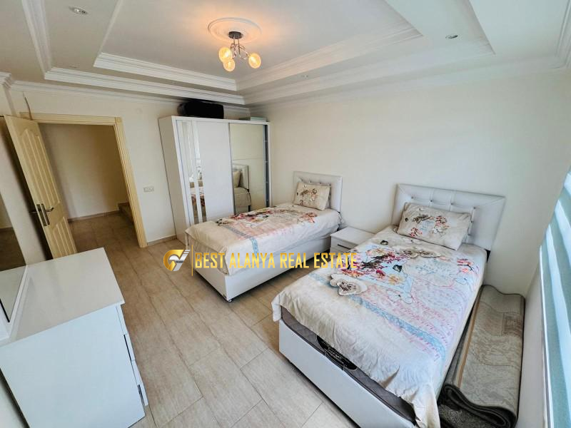 ALANYA TEPE MAHALLESİ GÜNLÜK KİRALIK 3+1 TRİPLEKS VİLLA