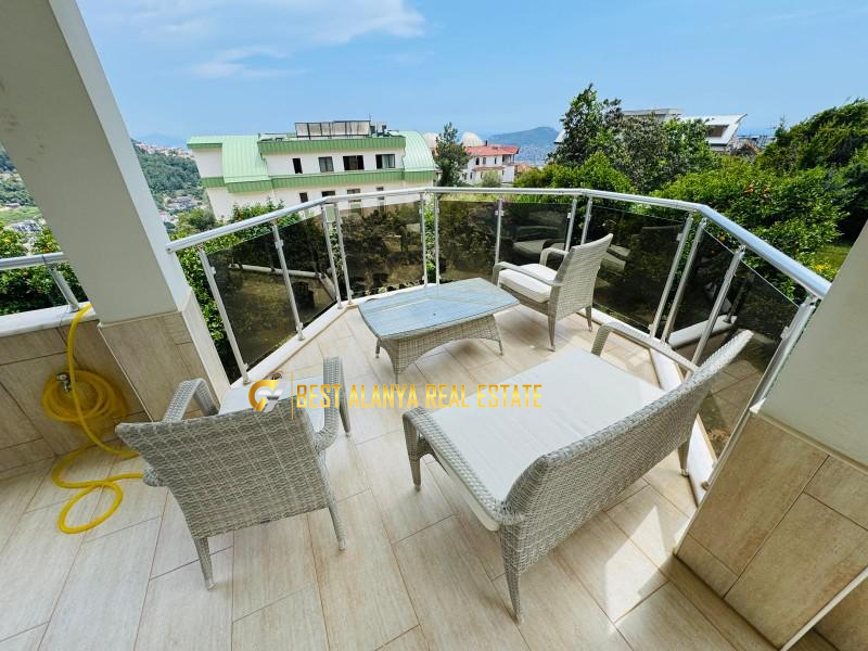 ALANYA TEPE MAHALLESİ GÜNLÜK KİRALIK 3+1 TRİPLEKS VİLLA