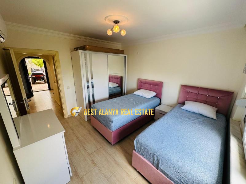 ALANYA TEPE MAHALLESİ GÜNLÜK KİRALIK 3+1 TRİPLEKS VİLLA