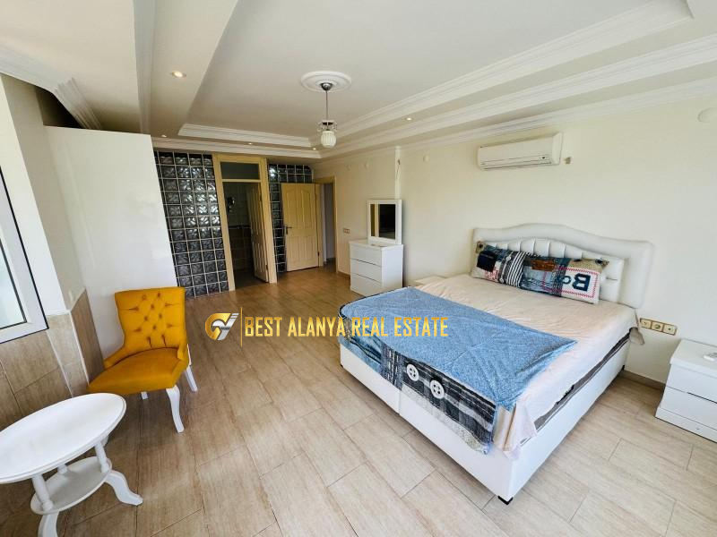 ALANYA TEPE MAHALLESİ GÜNLÜK KİRALIK 3+1 TRİPLEKS VİLLA