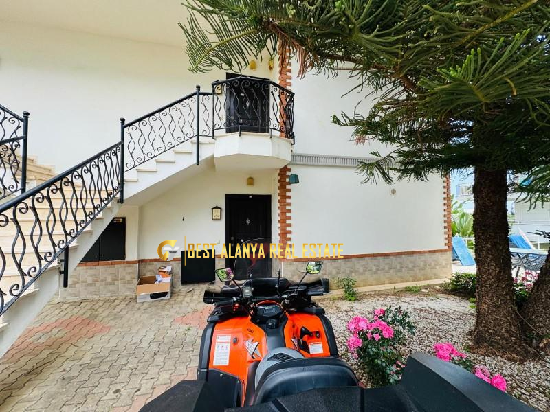 ALANYA TEPE MAHALLESİ GÜNLÜK KİRALIK 3+1 TRİPLEKS VİLLA