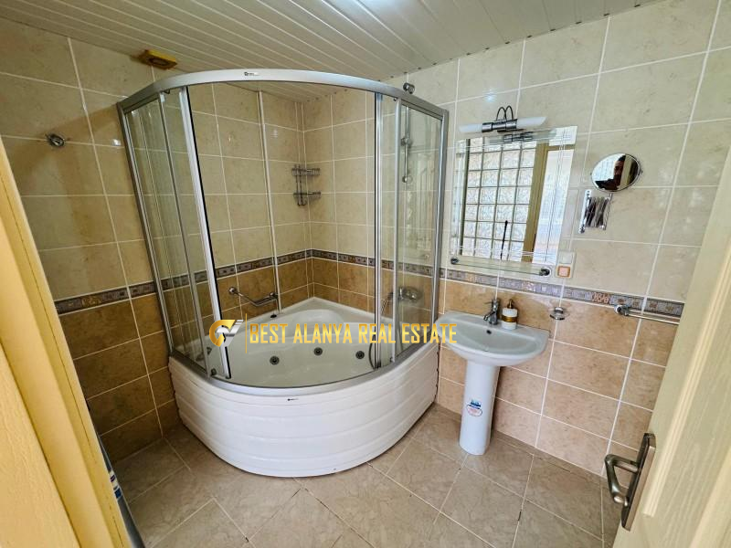 ALANYA TEPE MAHALLESİ GÜNLÜK KİRALIK 3+1 TRİPLEKS VİLLA