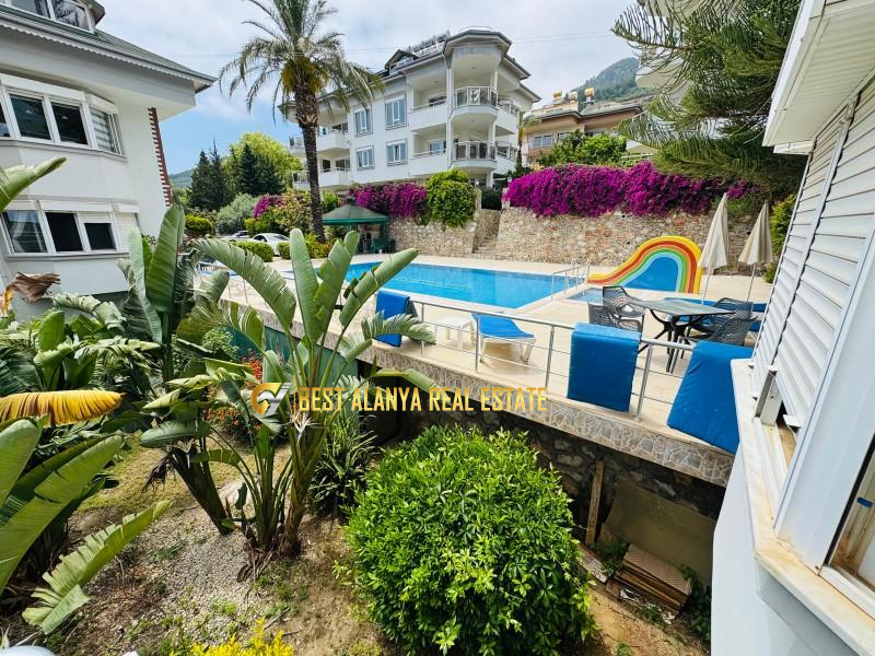ALANYA TEPE MAHALLESİ GÜNLÜK KİRALIK 3+1 TRİPLEKS VİLLA