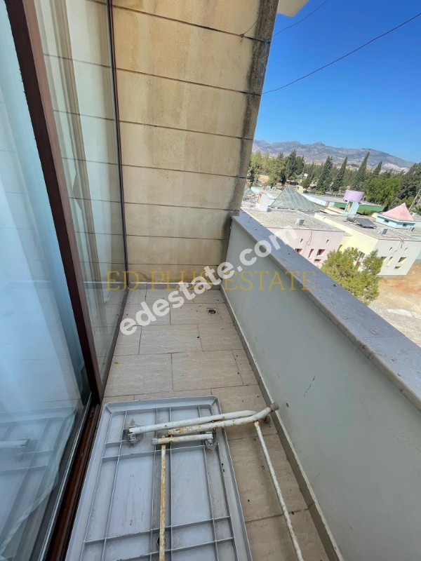Lefkoşa Kızılbaş Bölgesinde 3 Ay Peşin Ödemeli Full Eşyalı Kiralık 3+1 Daire