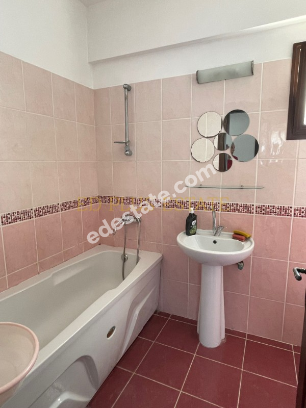 Lefkoşa Kızılbaş Bölgesinde 3 Ay Peşin Ödemeli Full Eşyalı Kiralık 3+1 Daire