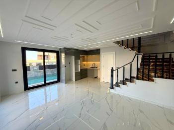 Didim Efeler Mahallesinde Havuzlu Satılık 3+1 Villa