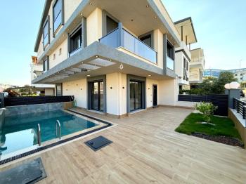 Didim Efeler Mahallesinde Havuzlu Satılık 3+1 Villa