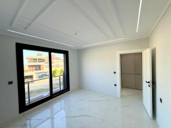 Didim Efeler Mahallesinde Havuzlu Satılık 3+1 Villa