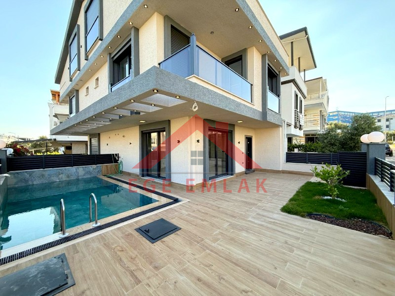 Didim Efeler Mahallesinde Havuzlu Satılık 3+1 Villa