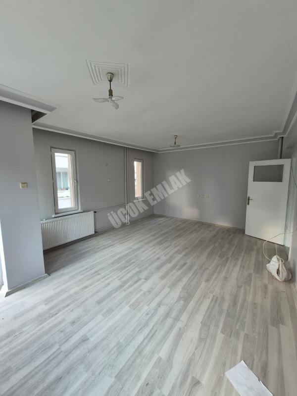 ✮ AFYON ÜÇOK EMLAKTAN CUMHURİYET MAH 3+1 120M² TEMİZ BAKIMLI KİRALIK DAİRE ✮