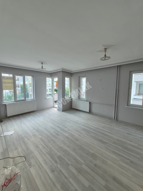 ✮ AFYON ÜÇOK EMLAKTAN CUMHURİYET MAH 3+1 120M² TEMİZ BAKIMLI KİRALIK DAİRE ✮