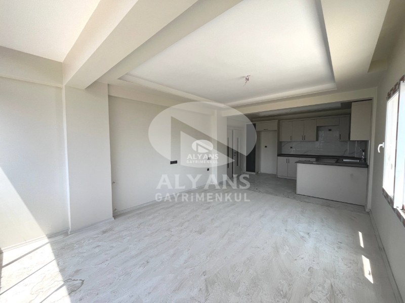 ALYANS'TAN 75.YIL'DA SİTE İÇİ GENİŞ OTURUMLU SIFIR 2+1