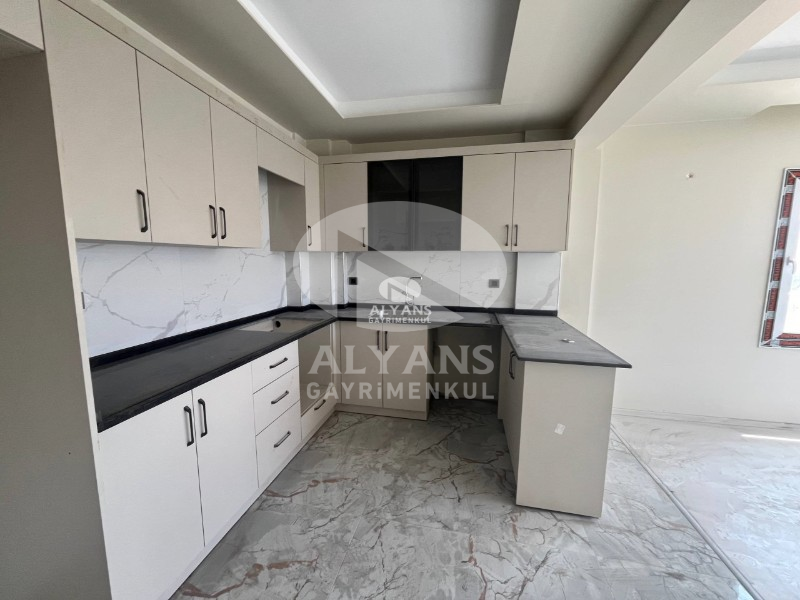 ALYANS'TAN 75.YIL'DA SİTE İÇİ GENİŞ OTURUMLU SIFIR 2+1