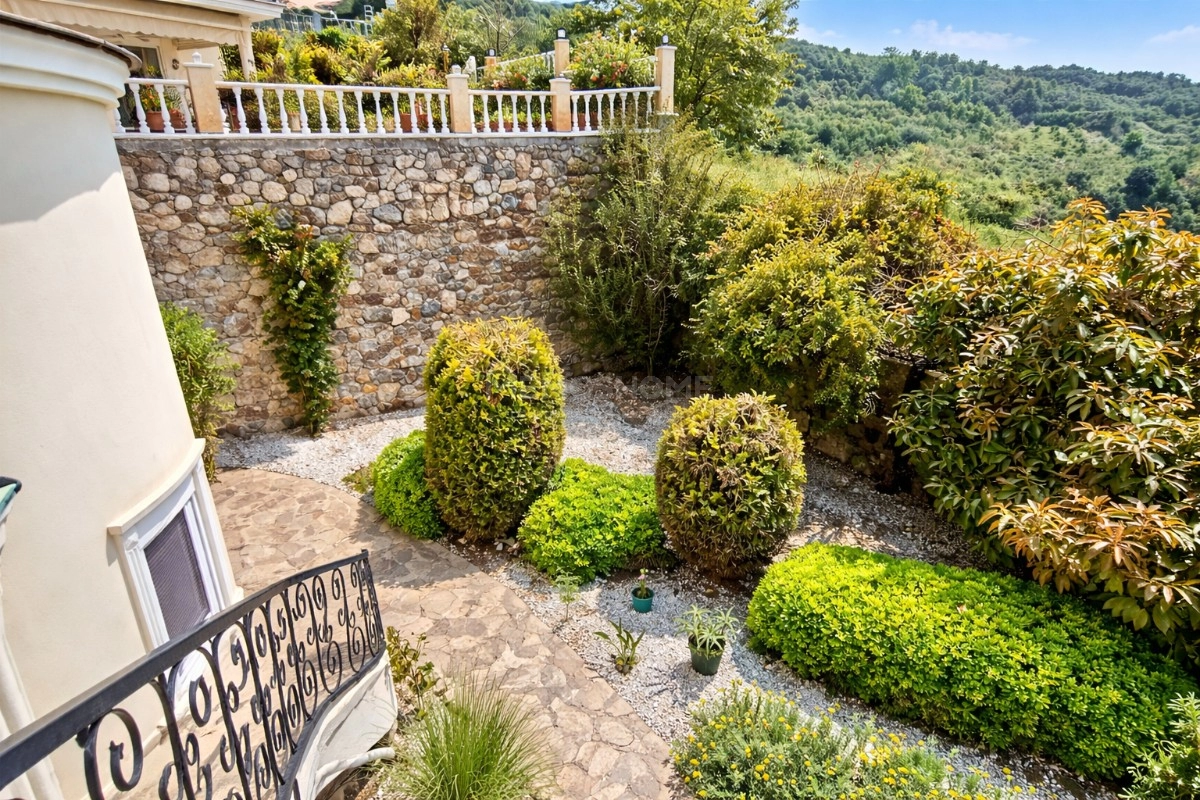 Kargıcak'ta Deniz Manzaralı Lüks Villa
