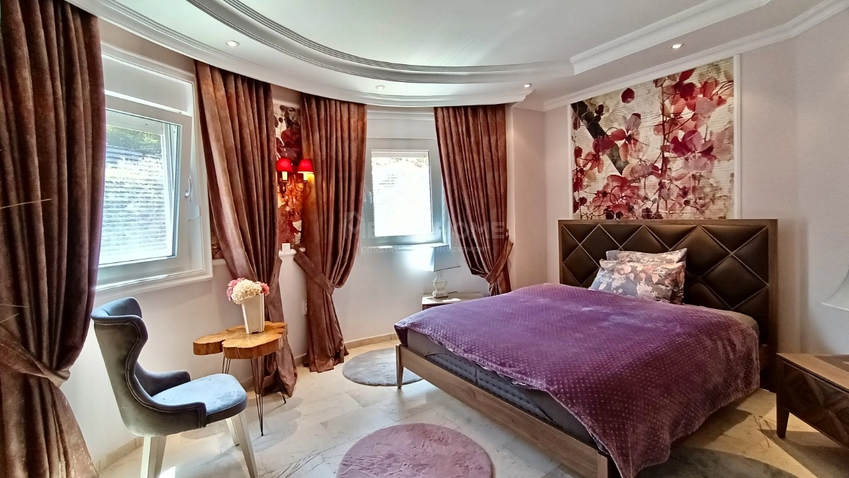 Kargıcak'ta Deniz Manzaralı Lüks Villa
