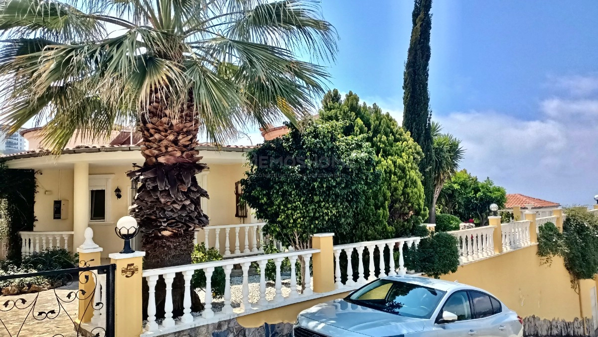 Kargıcak'ta Deniz Manzaralı Lüks Villa