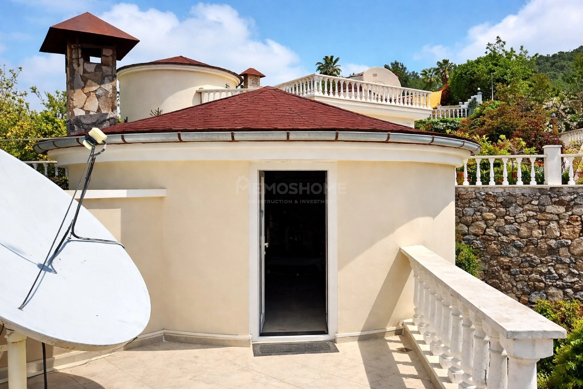 Kargıcak'ta Deniz Manzaralı Lüks Villa