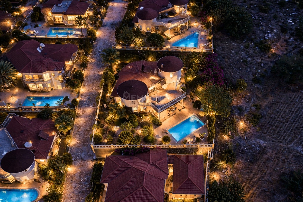 Kargıcak'ta Deniz Manzaralı Lüks Villa