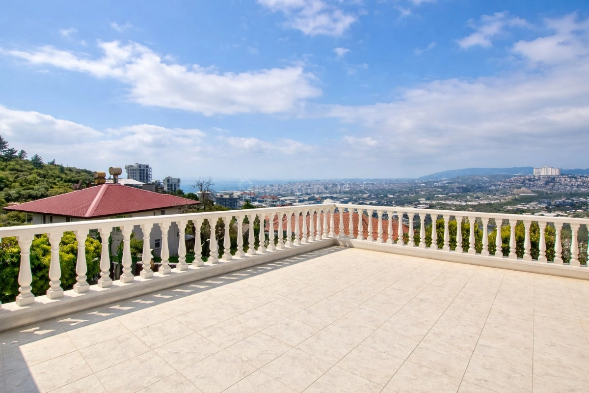 Kargıcak'ta Deniz Manzaralı Lüks Villa