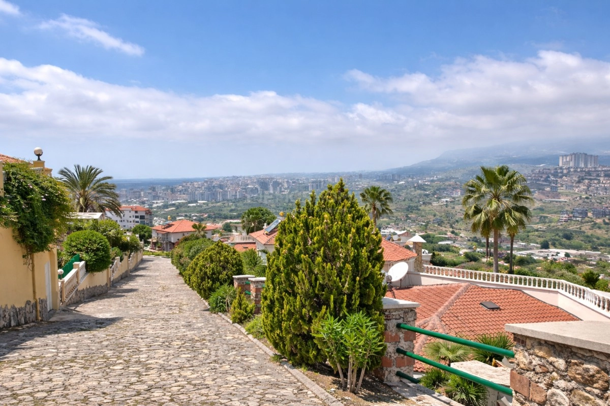 Kargıcak'ta Deniz Manzaralı Lüks Villa