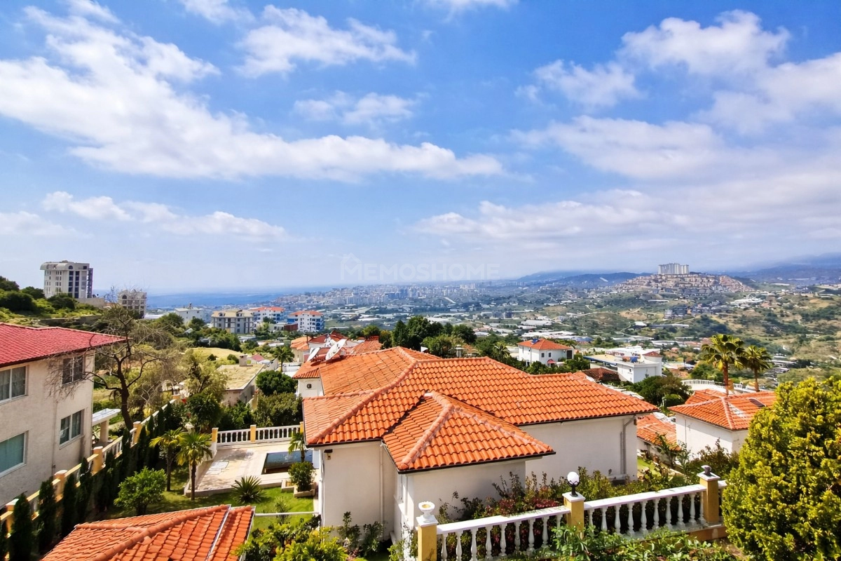 Kargıcak'ta Deniz Manzaralı Lüks Villa
