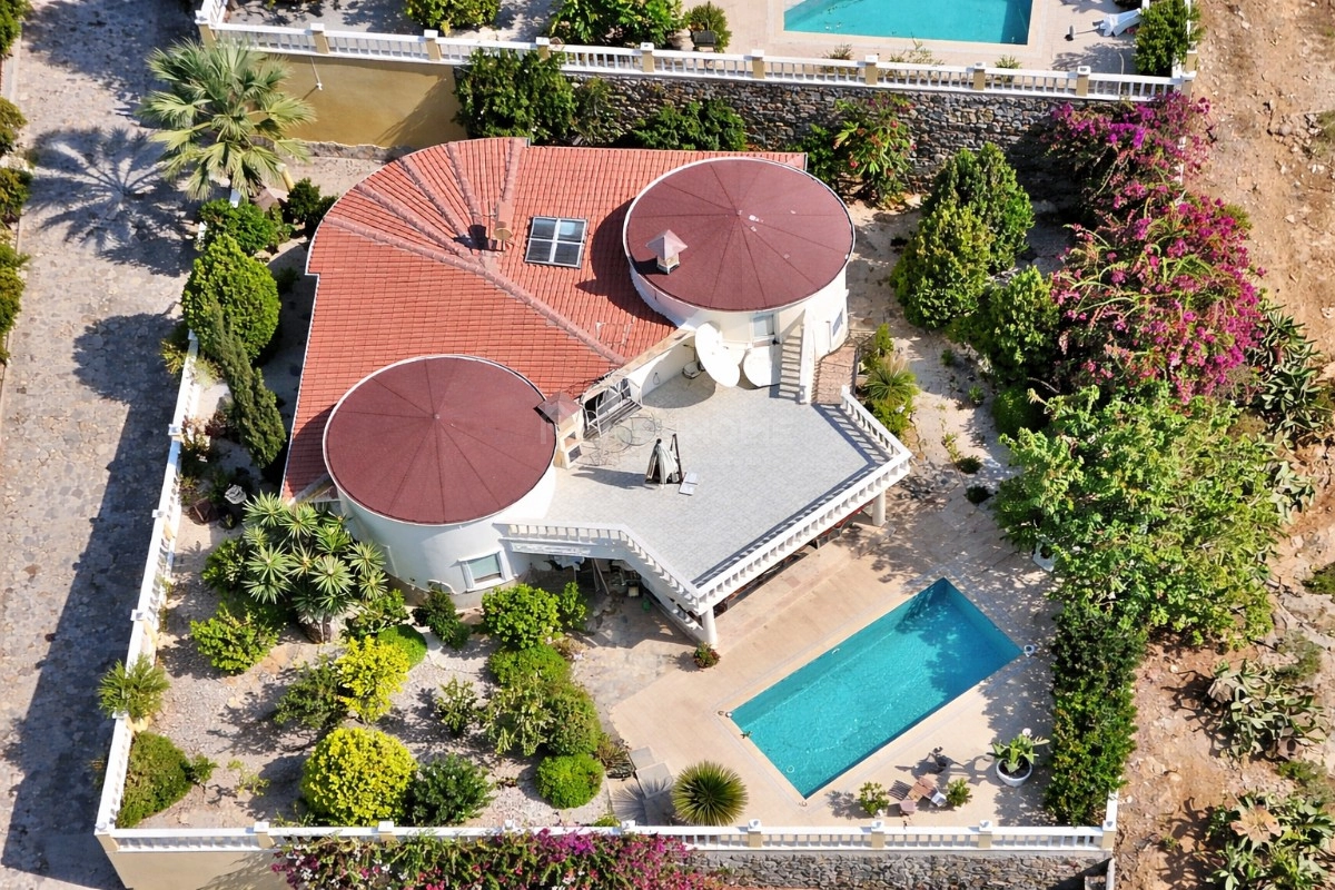 Kargıcak'ta Deniz Manzaralı Lüks Villa