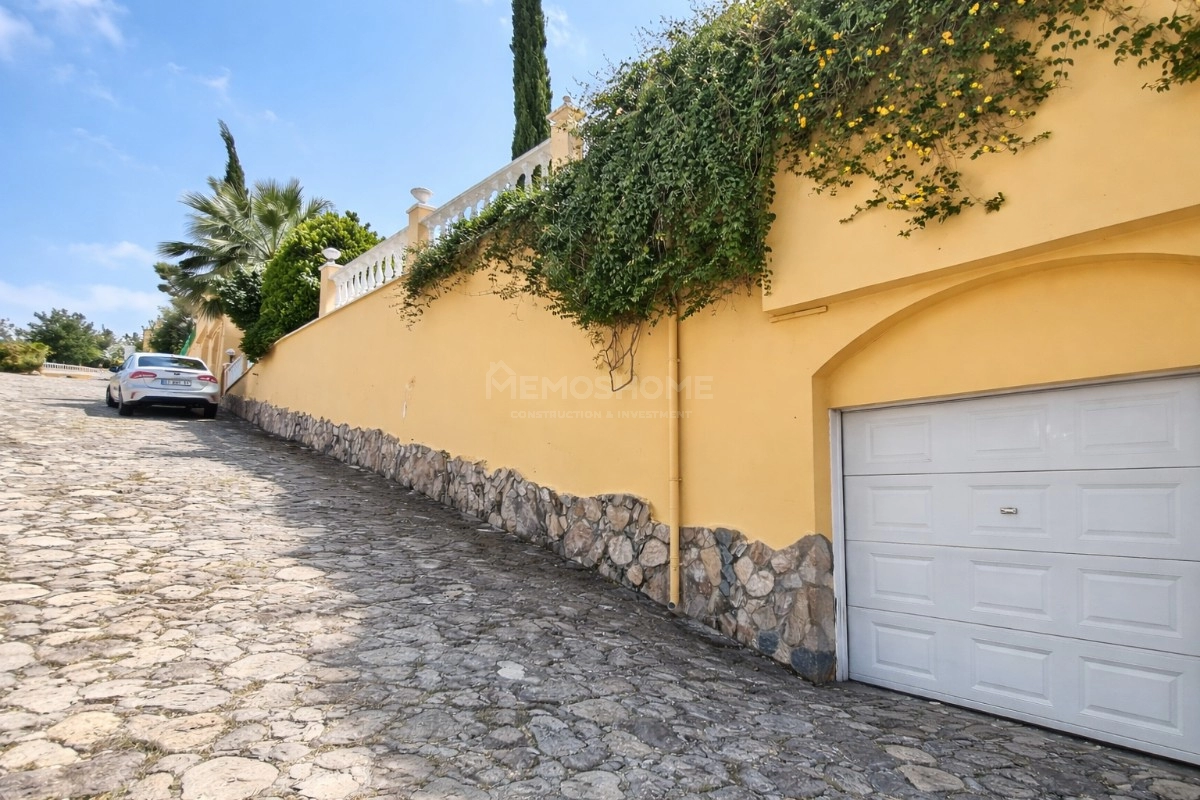 Kargıcak'ta Deniz Manzaralı Lüks Villa